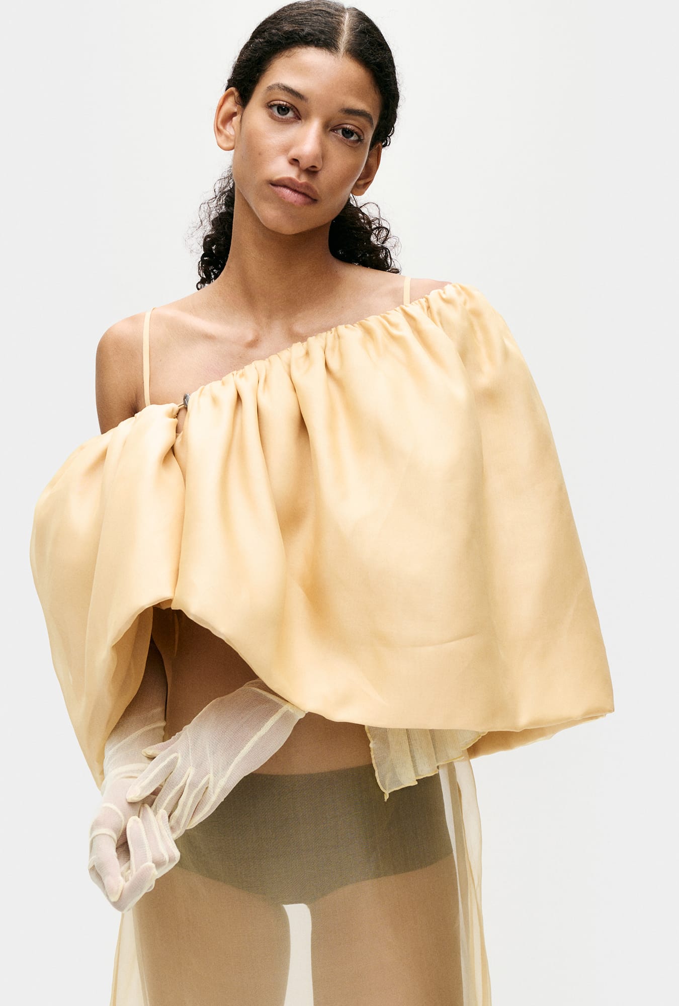 Cape en organza beige