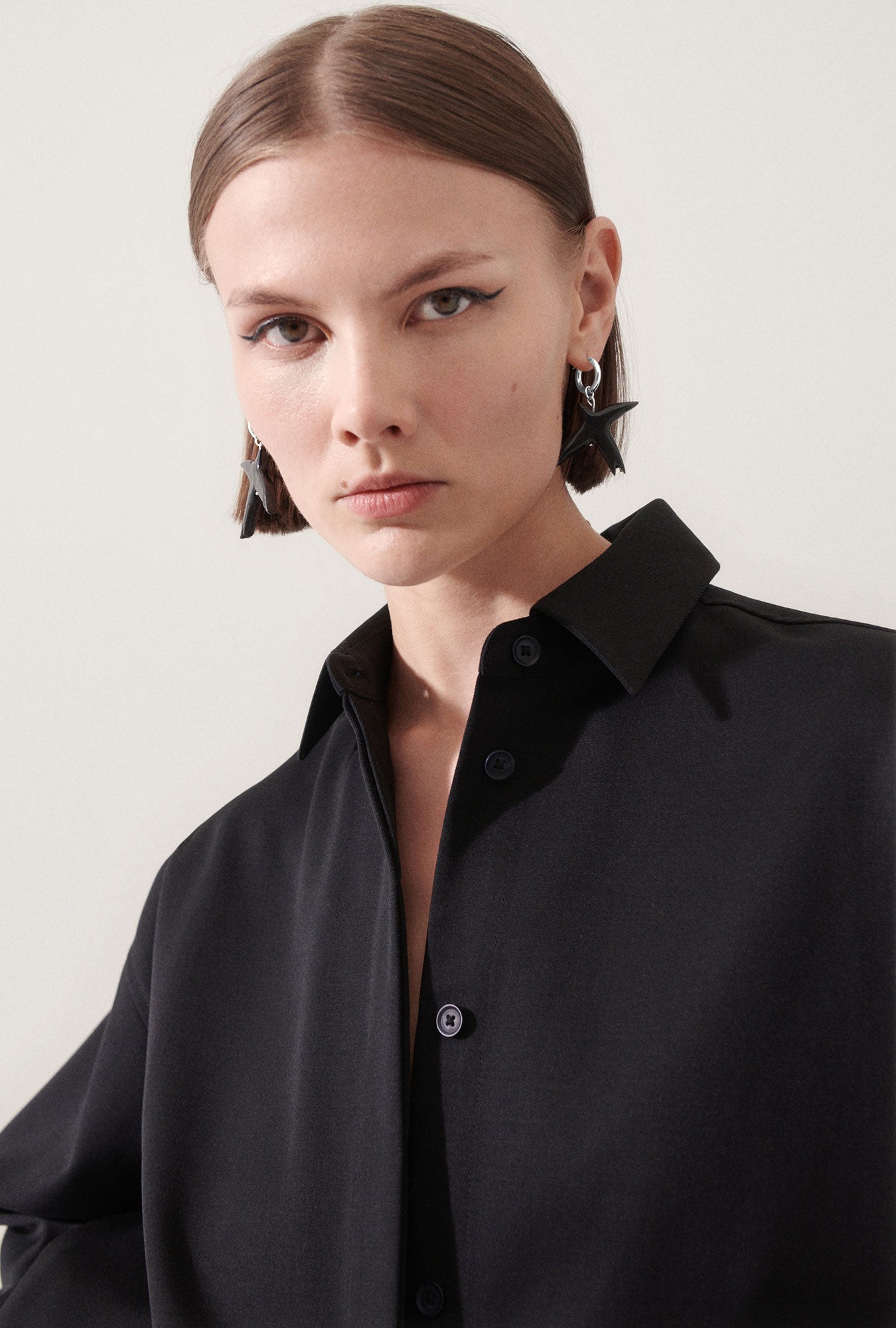 Raven Earrings Black