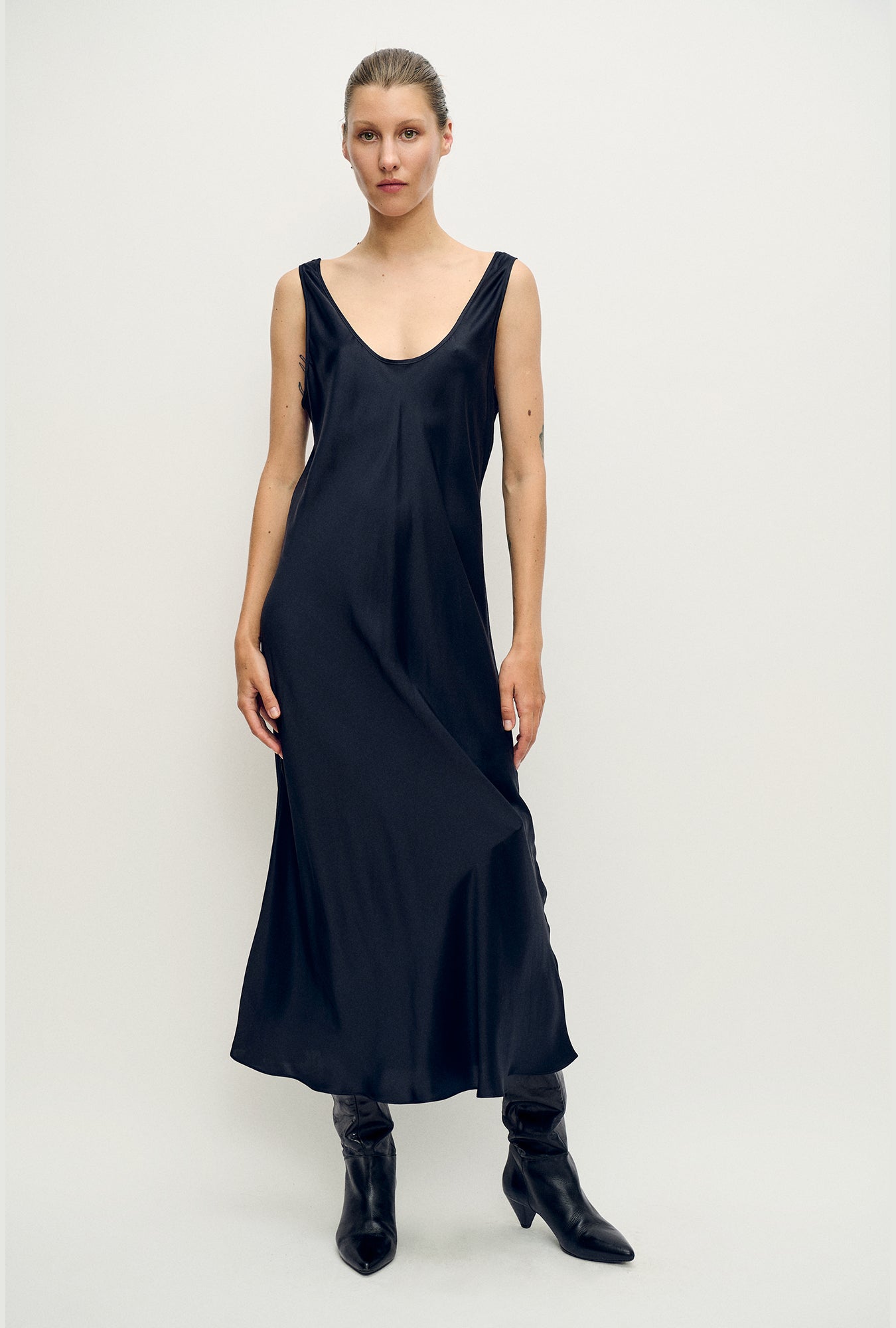 Scoop Neck Dress Black