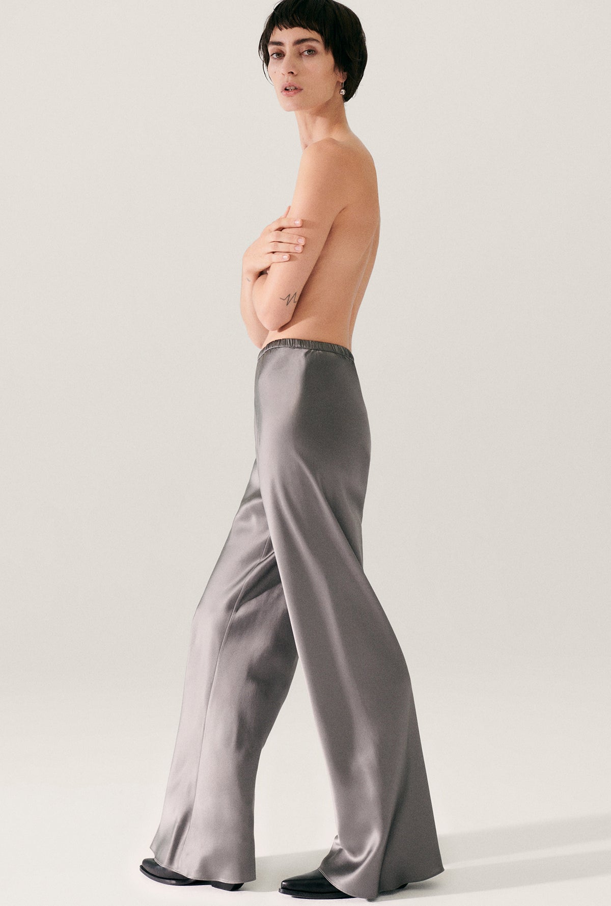 Pantalon coupe en biais gris perle