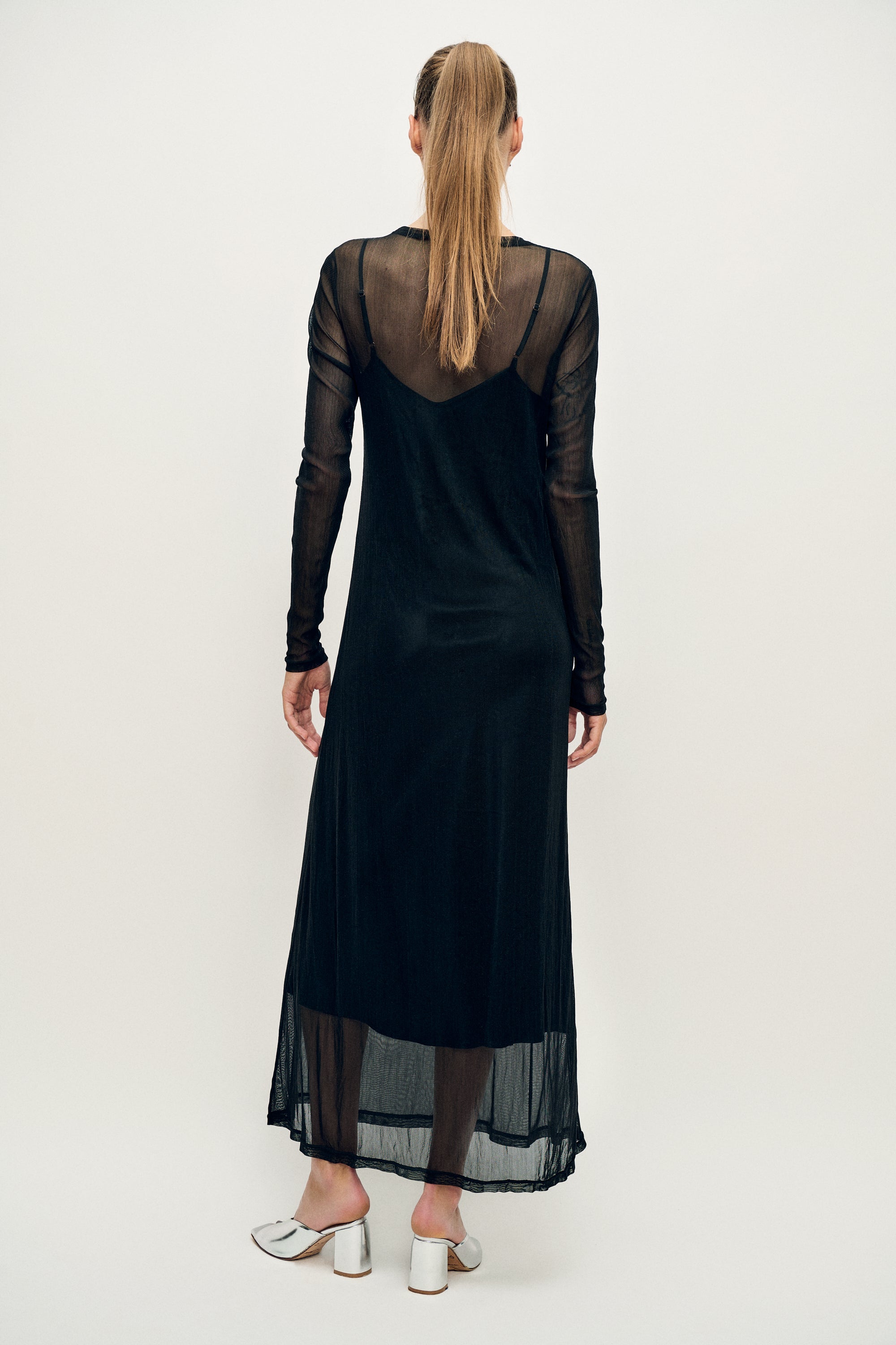 Robe noire en maille à manches longues