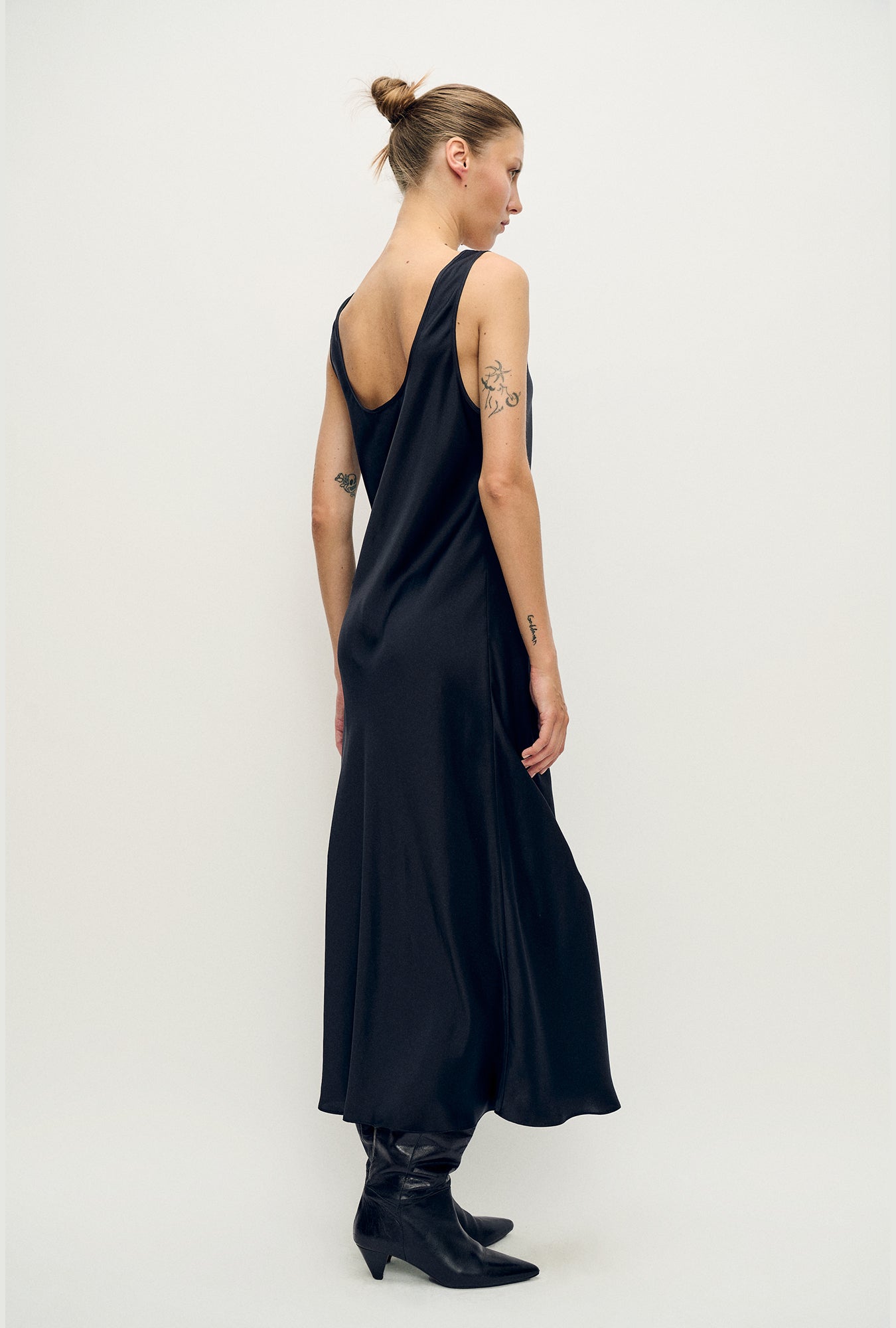Robe col rond noire