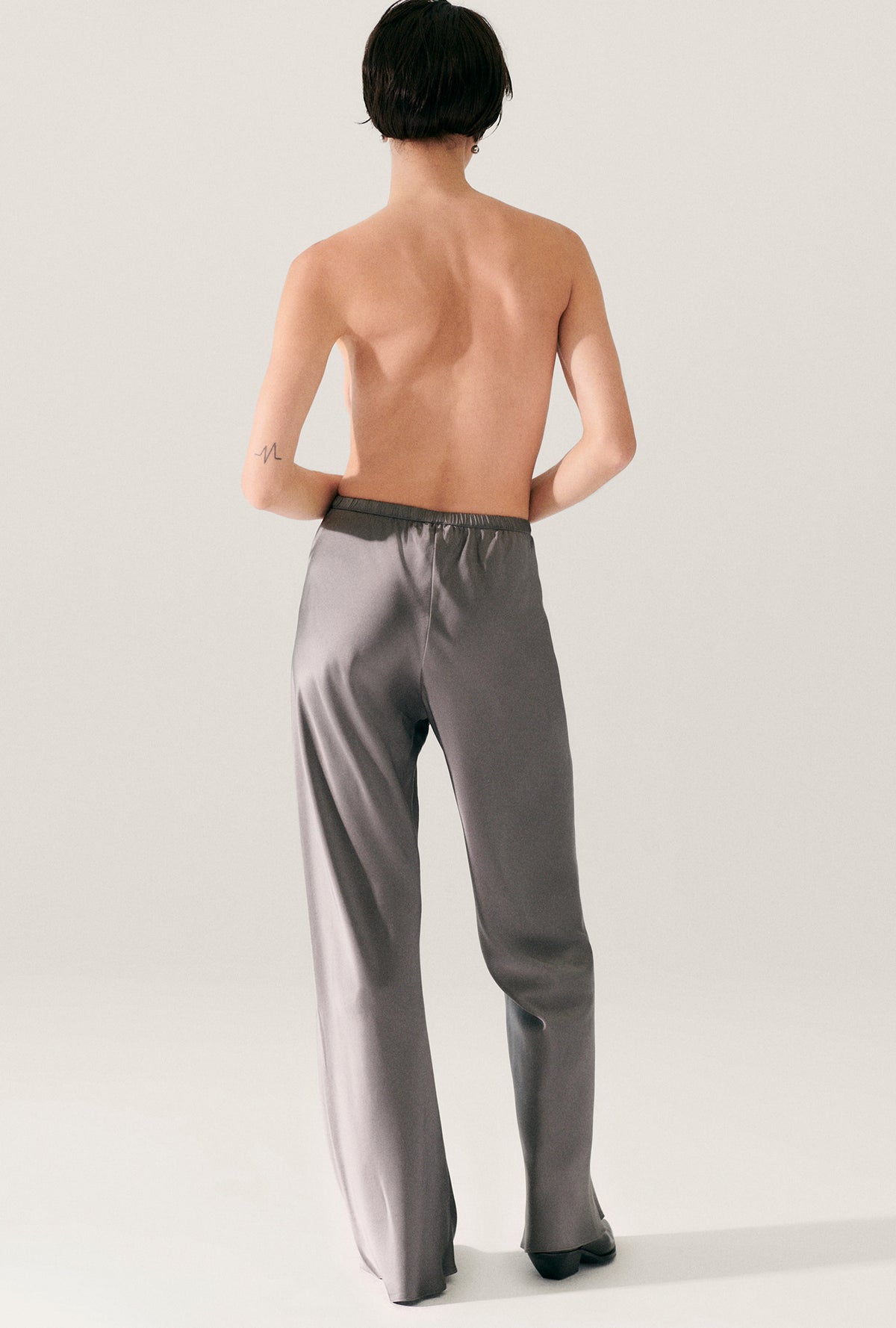 Pantalon coupe en biais gris perle