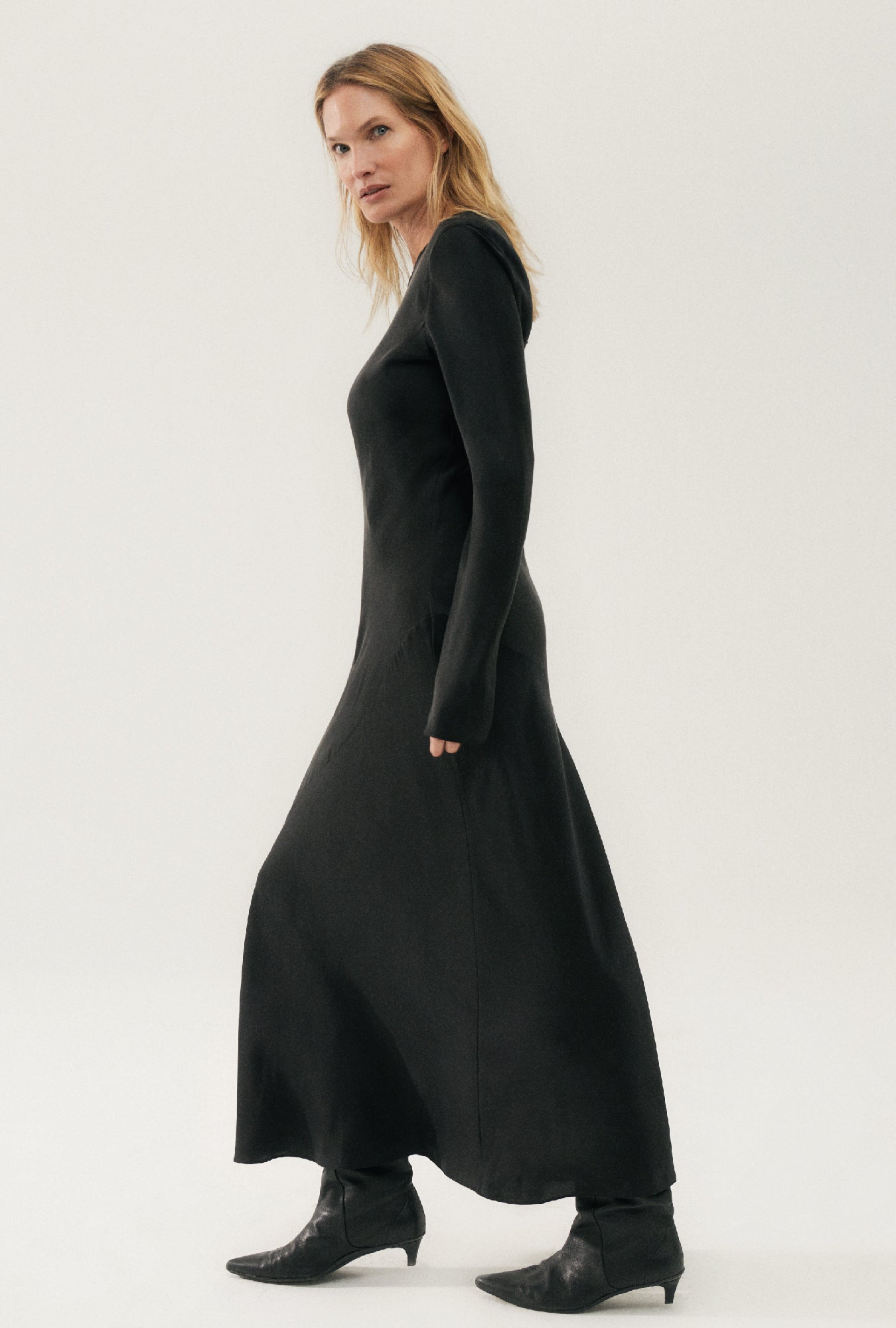 Robe longue biais manches longues noire
