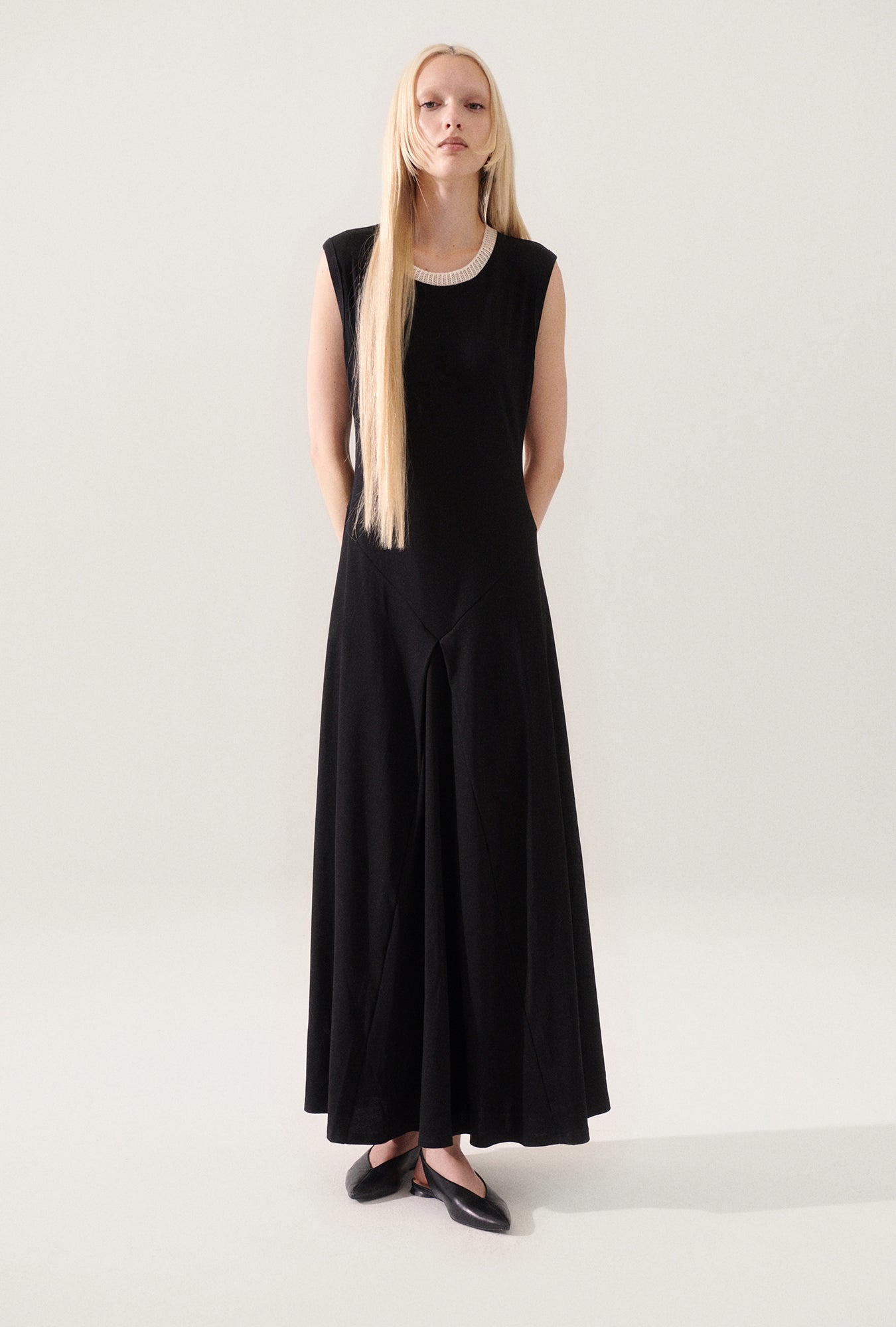 Robe Noire à Bordure en Crochet