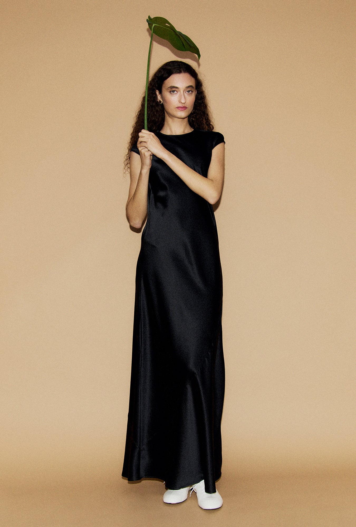 Robe drapée noire