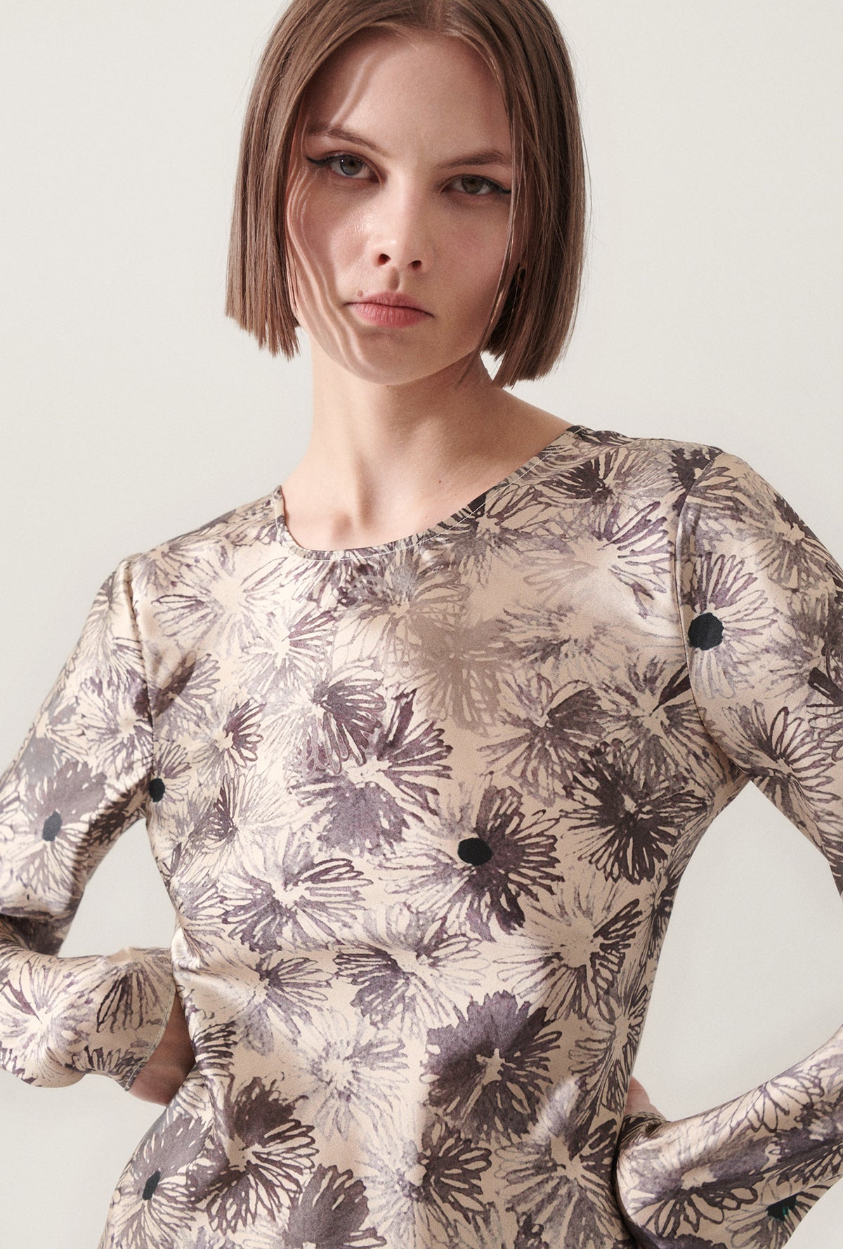 Robe biaisée manches longues Imprimé floral Aster