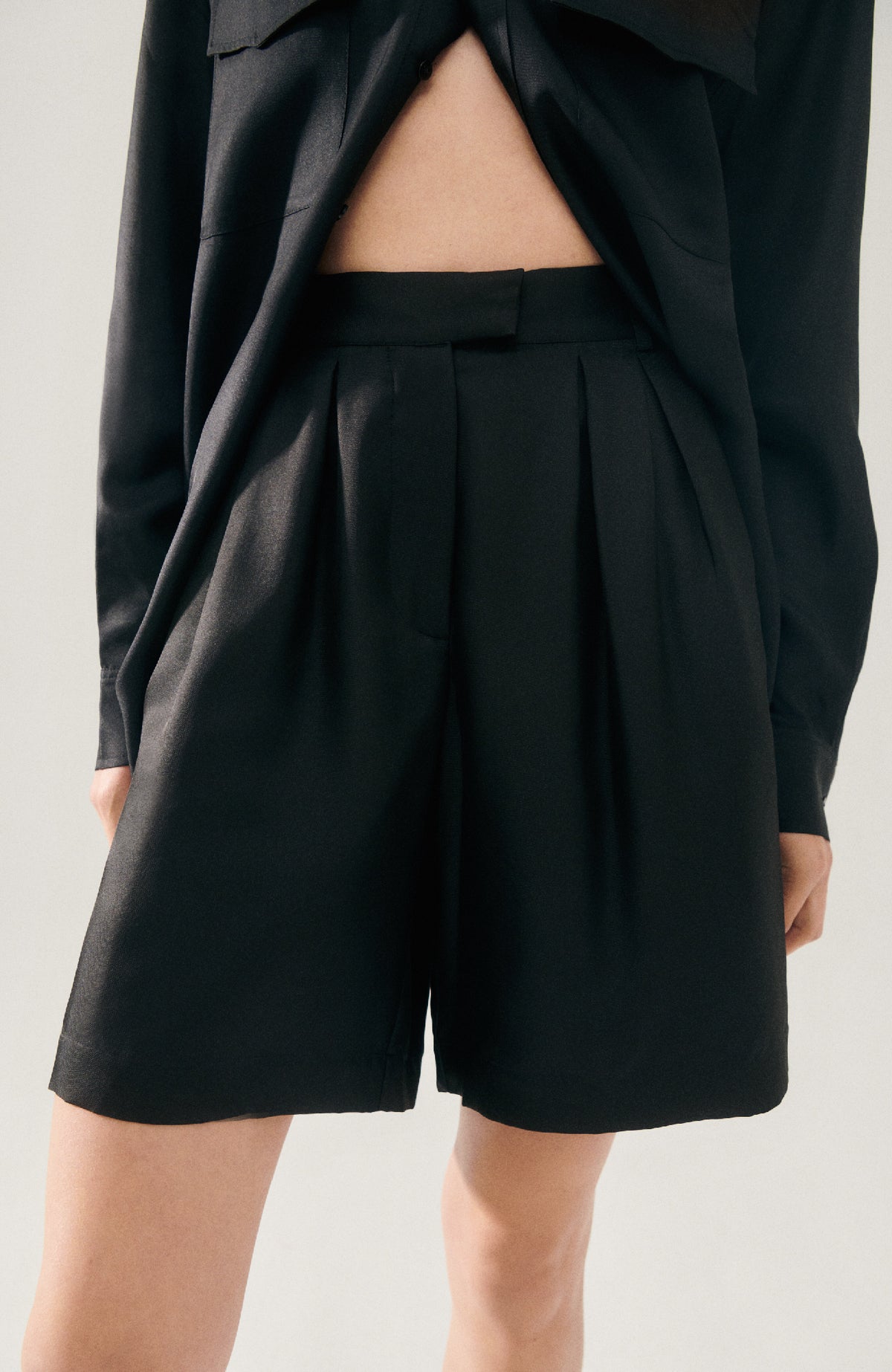 Short en twill noir à double pli