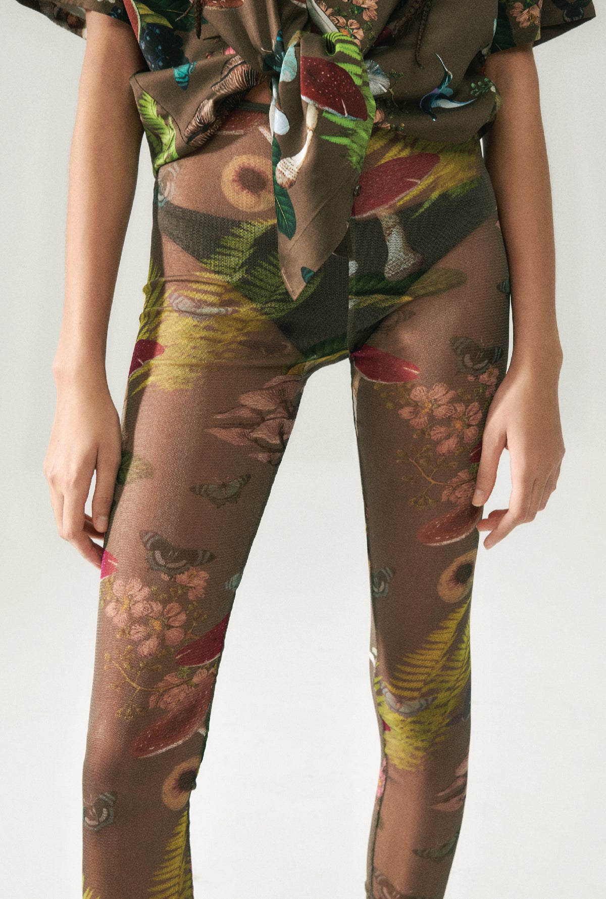 Legging en résille Champignon magique Terre sombre