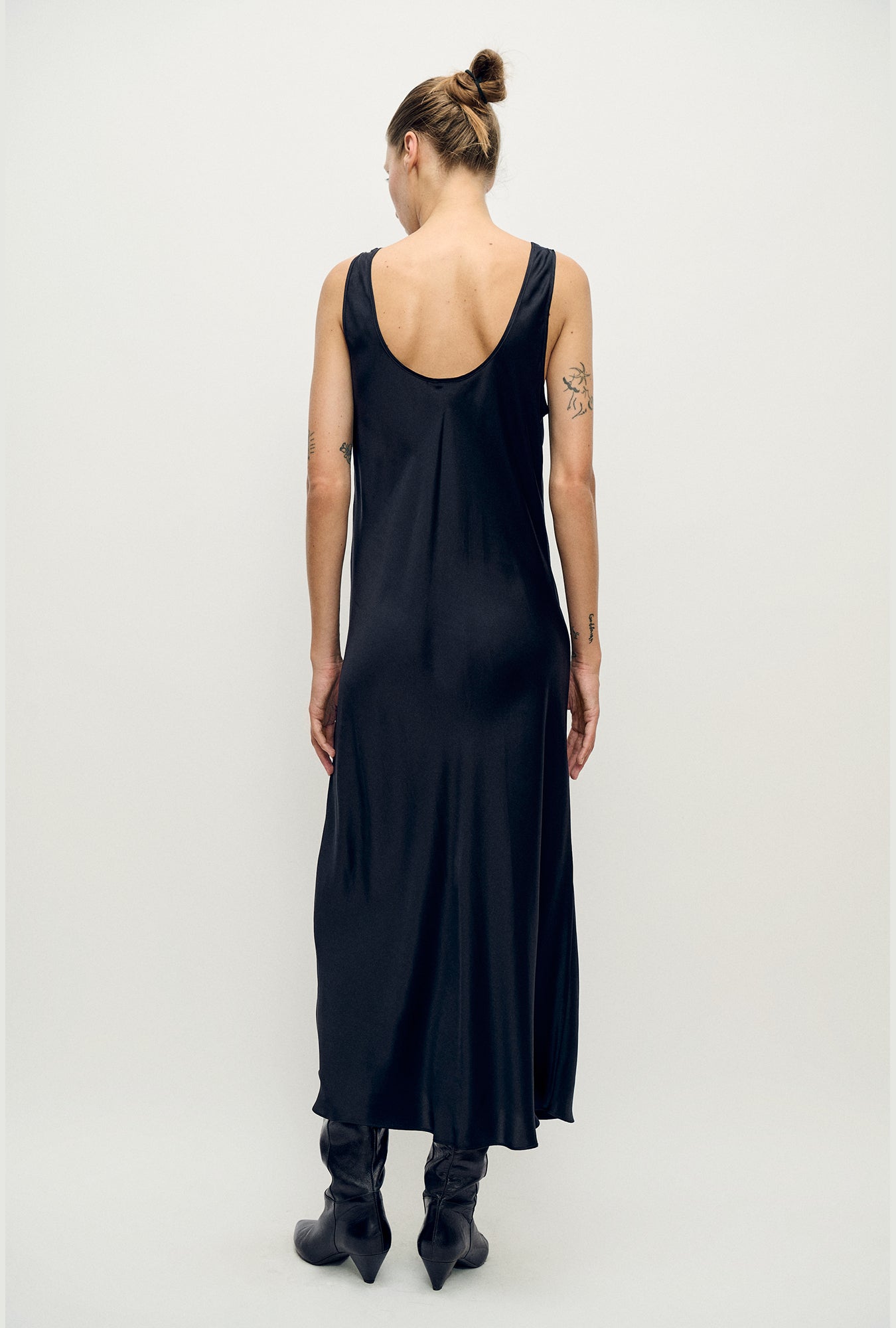 Robe col rond noire