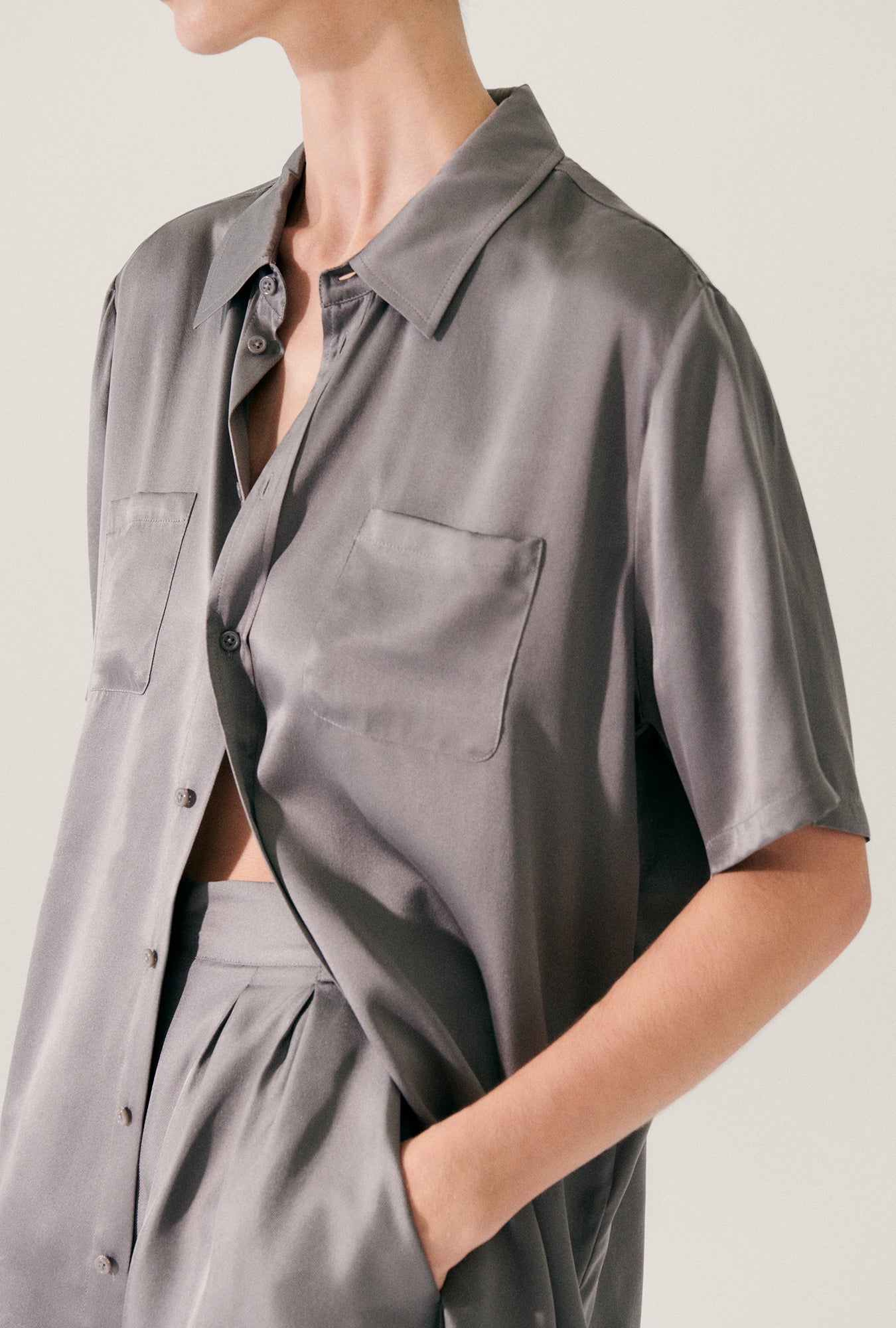 Chemise manches courtes style boyfriend gris perle