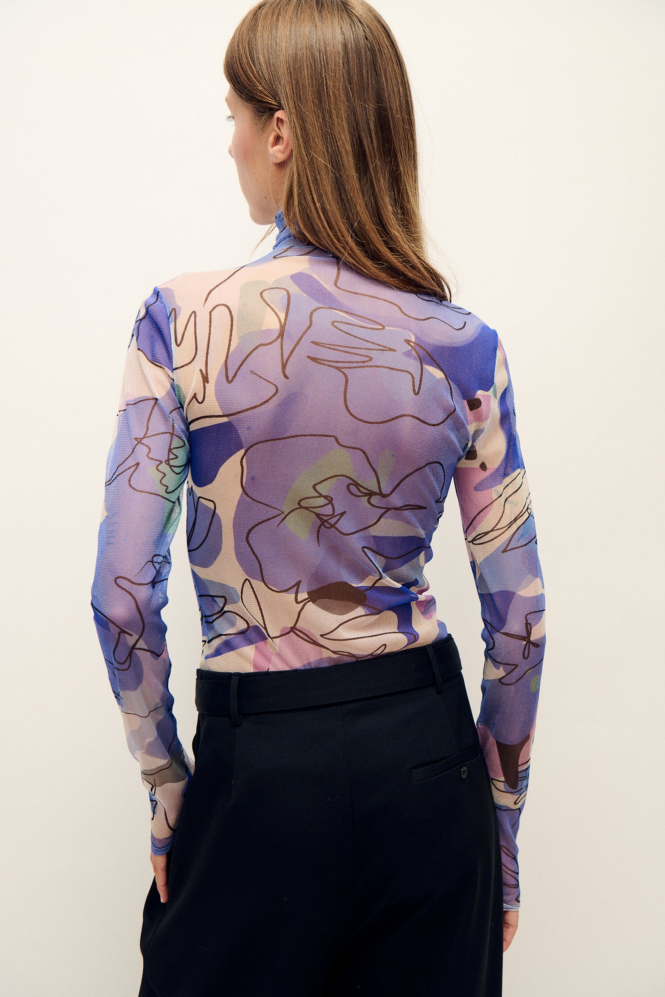 Col roulé en maille à motif floral bleu pervenche