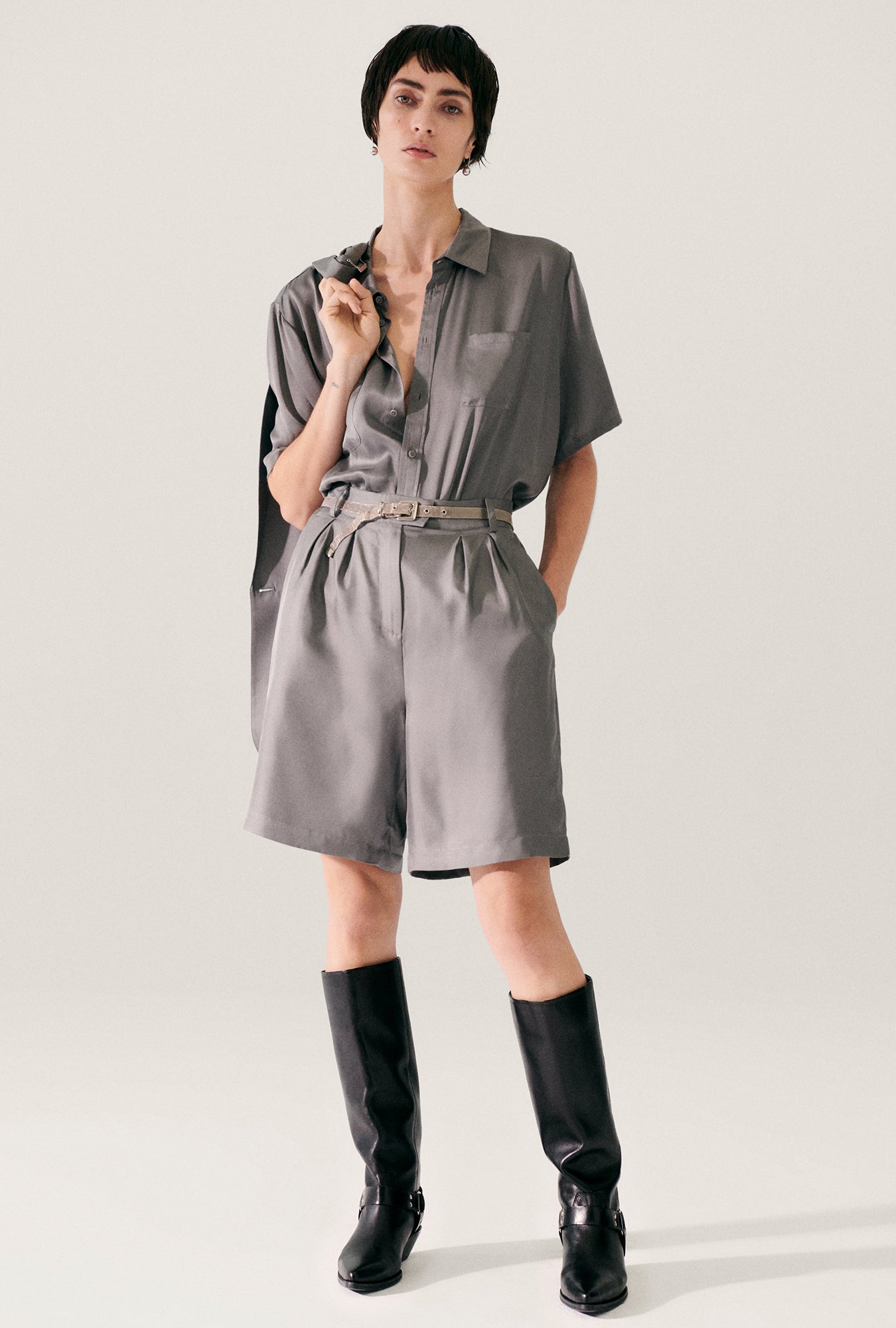 Chemise manches courtes style boyfriend gris perle