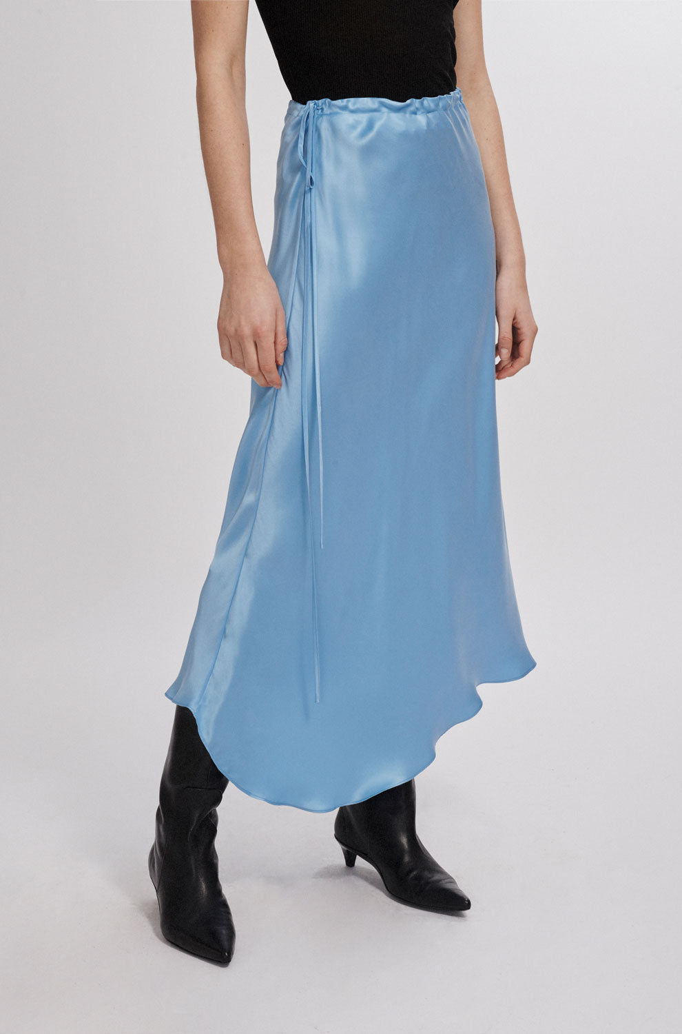 Jupe asymétrique bleu ciel