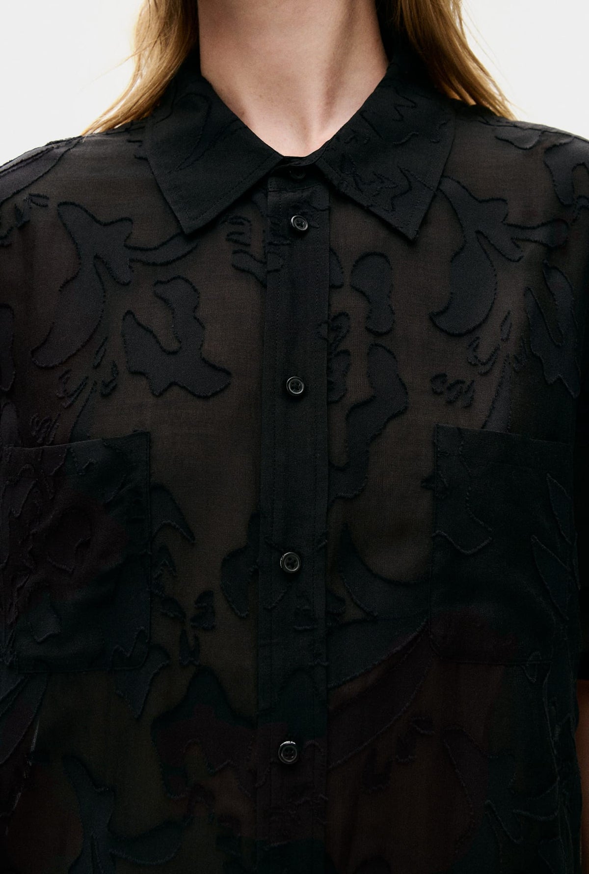Chemise Boyfriend courte en soie à manches courtes Clip Tulipa noire