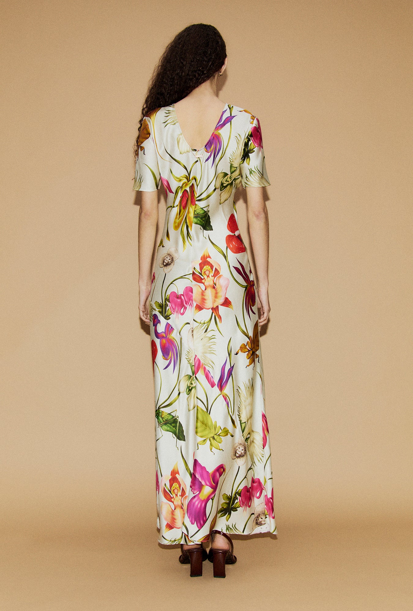 Robe biaisée manches courtes Wonderland