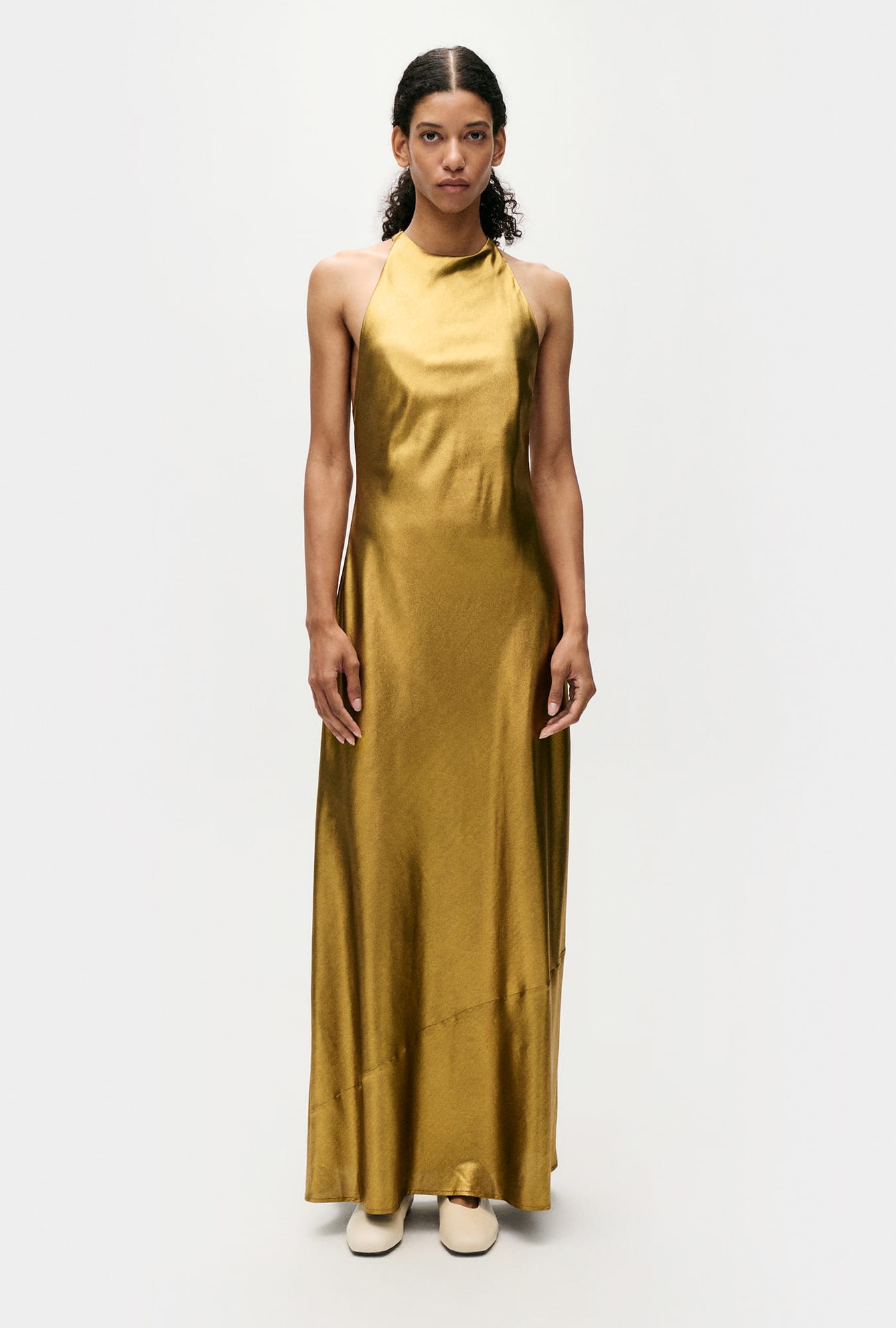 Robe asymétrique dorée
