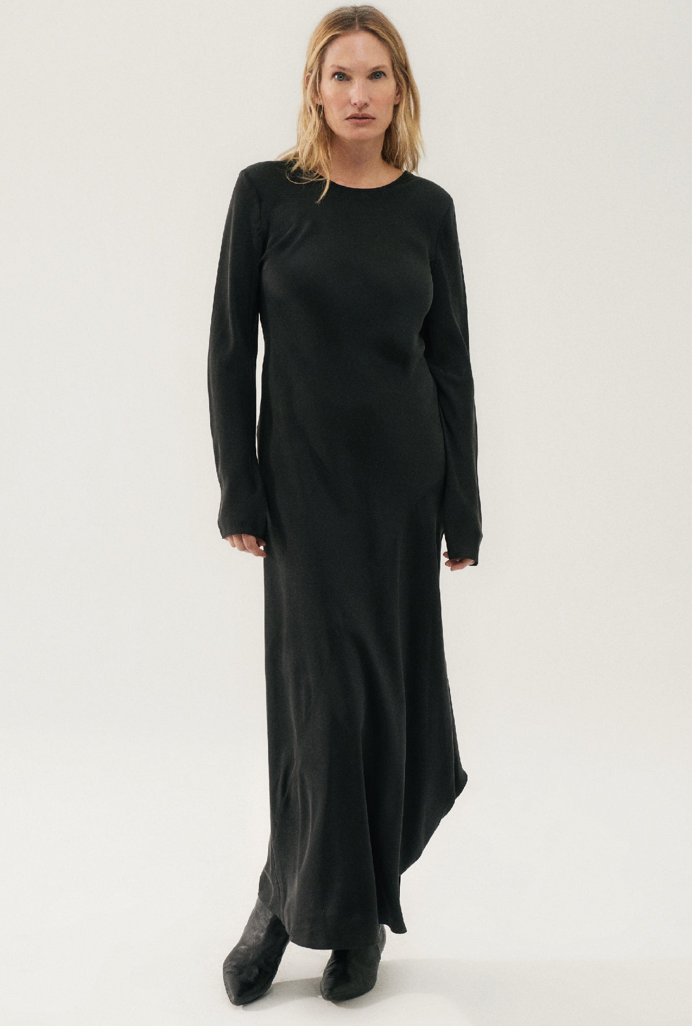 Robe longue biais manches longues noire